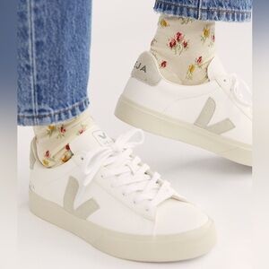 NWB Veja Women's Campo Sneakers Tennis Shoes White Natural Suede